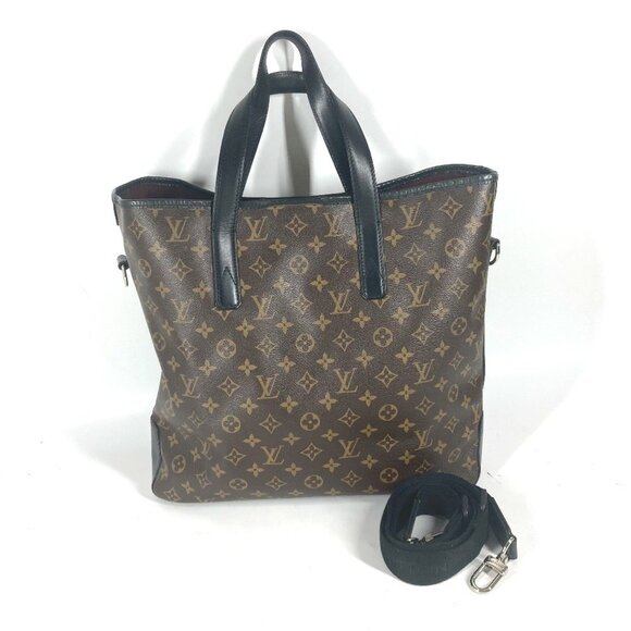 LOUIS VUITTON Brown Monogram Canvas Shoulder Bag - Picture 3 of 16